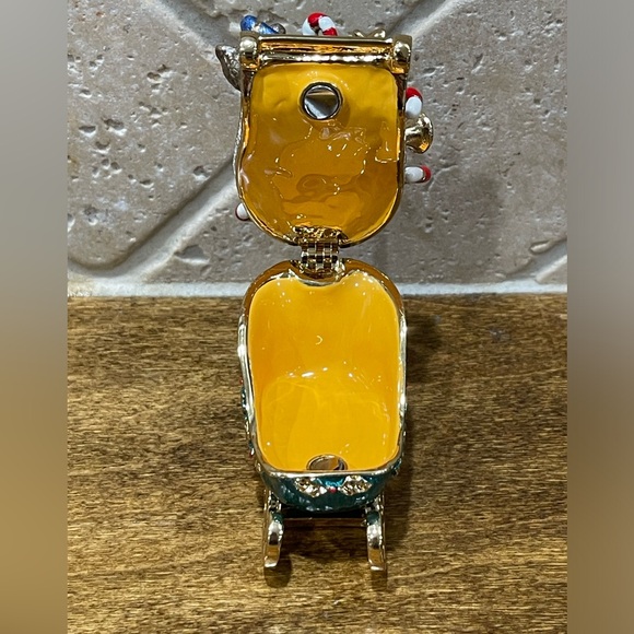 Sleigh of toys, Bejeweled Enamel Trinket Boxes. - Picture 7 of 12